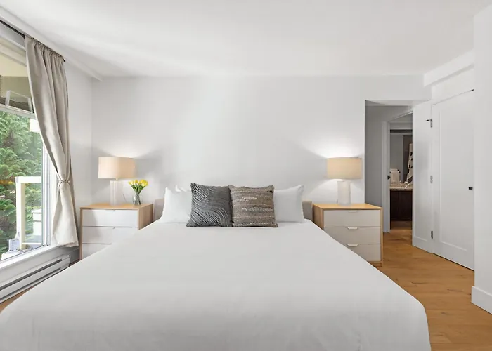 Woodrun Lodge 518 | Ski-In, Ski-Out, Hot Tub, Heated Pool, Parking Whistler