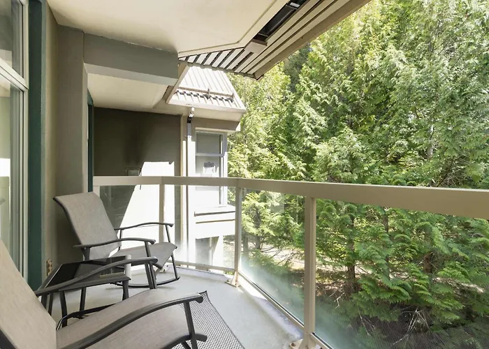 Woodrun Lodge 518 | Ski-In, Ski-Out, Hot Tub, Heated Pool, Parking Whistler