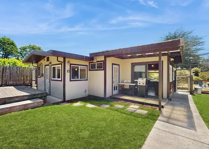 Eco-Conscious Home With Spacious Yard & Ev Charger Fort Bragg