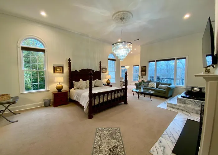 New Listing! Maison Paradis Dahlonega