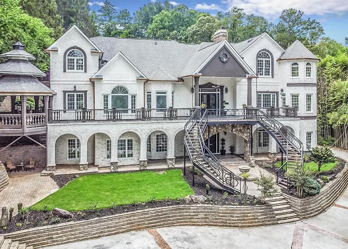 New Listing! Maison Paradis Dahlonega