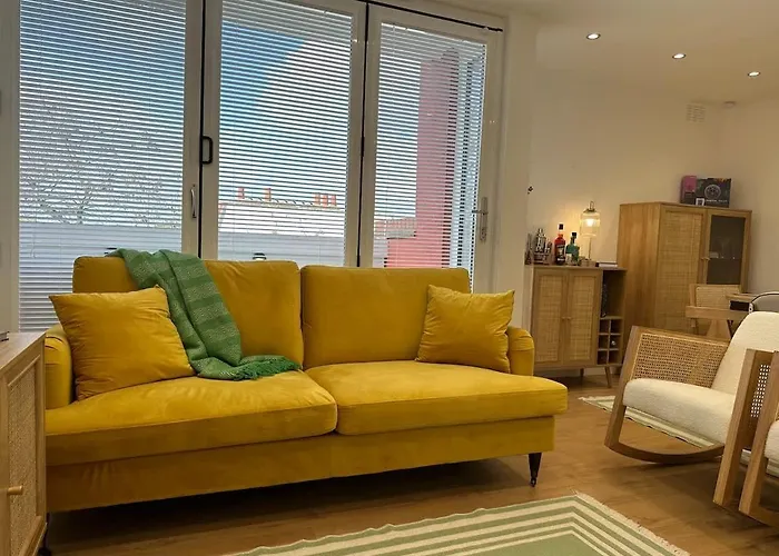 Stylish, Smart & Fun 4 Bed Home London