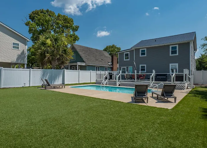 Immaculate Home With Putting Green And Private Pool! Pet Friendly 6 Bedroom- 4 Bath Duplex A&B Myrtle Beach