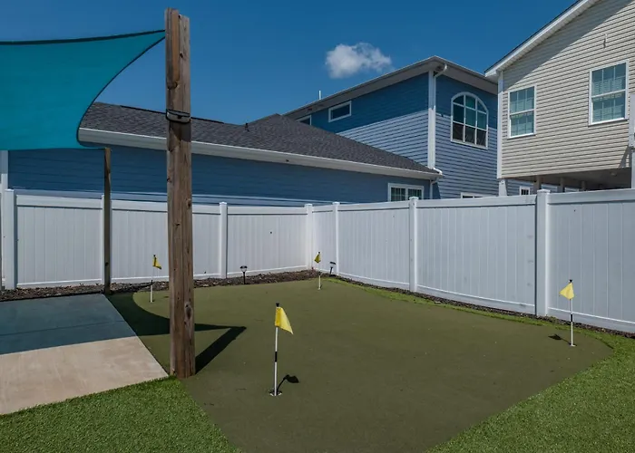 Immaculate Home With Putting Green And Private Pool! Pet Friendly 6 Bedroom- 4 Bath Duplex A&B Myrtle Beach