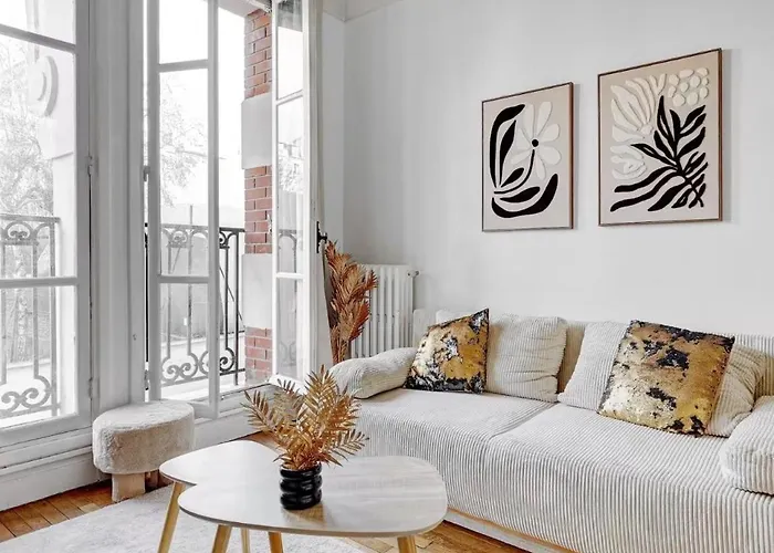 Bright & Cozy Paris Apartment With Balcony