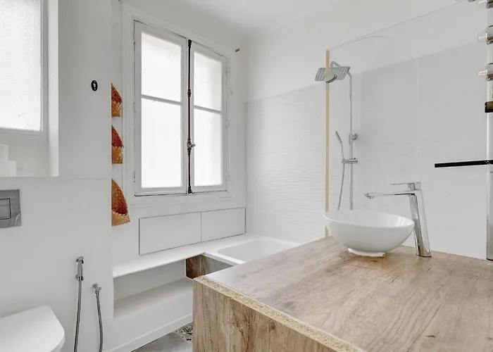 Bright & Cozy Paris Apartment With Balcony