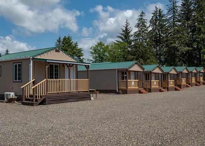 Far West Cabin-Tiny Homes Rental Forks