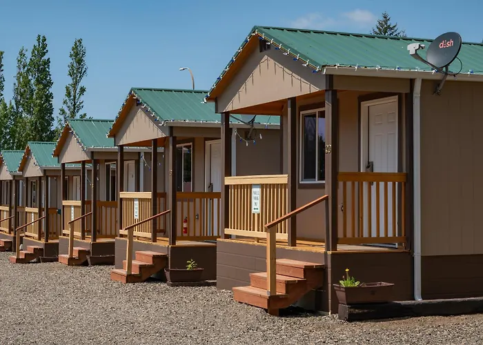 Far West Cabin-Tiny Homes Rental Forks