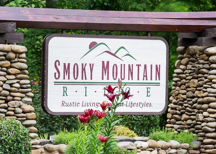 Alpenhaus Cozy Log Cabin - 2 Bedrooms, Hot Tub, Amazing Location! Pigeon Forge