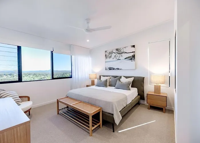 The Hamptons Lake House Noosa Heads Luxury House