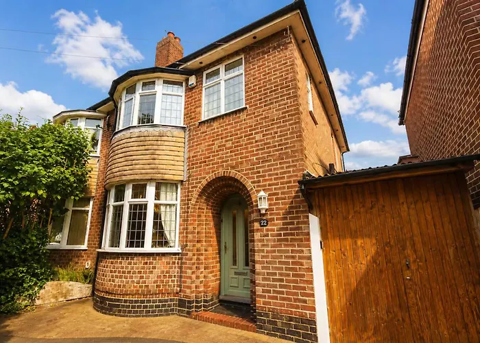 Huge 4 Bed Family Home In Derbyshire With Parking