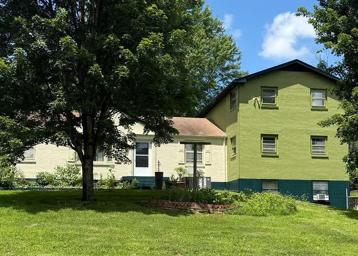 6 Mi To Downtown: 70S-Themed Home In Nashville!