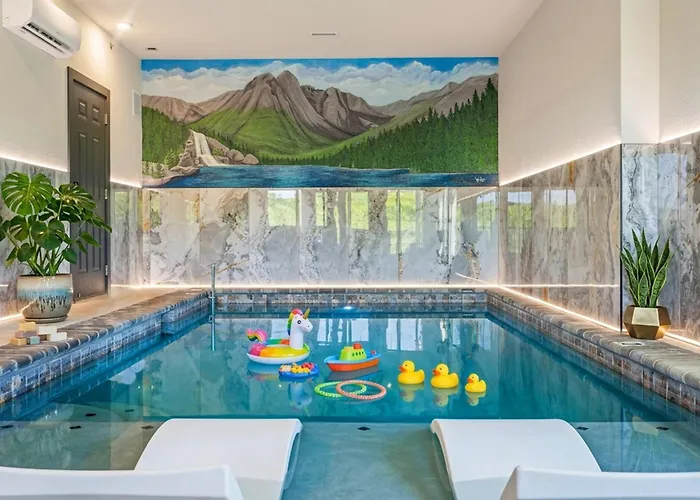 Smith Creek Resort - Waterpark, Lazy River, Pickle Ball, Heated Indoor Pool, Hot Tub Sevierville
