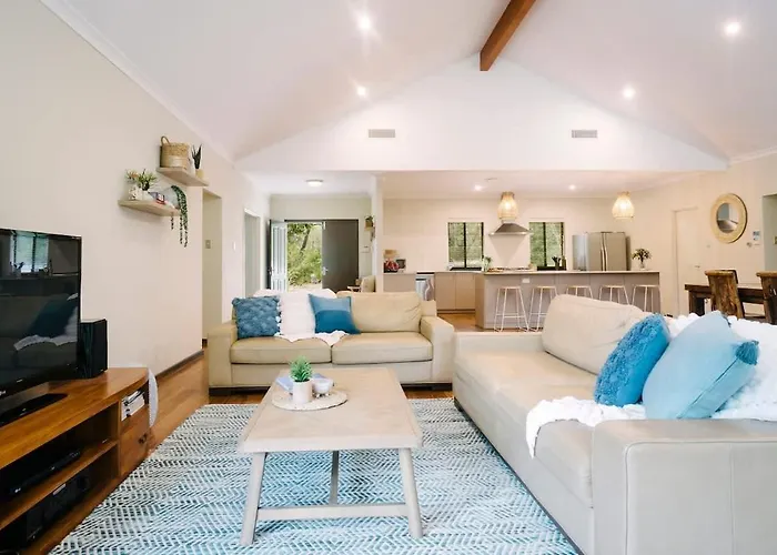 Blue Wren - Chic And Spacious Country Pool House Margaret River