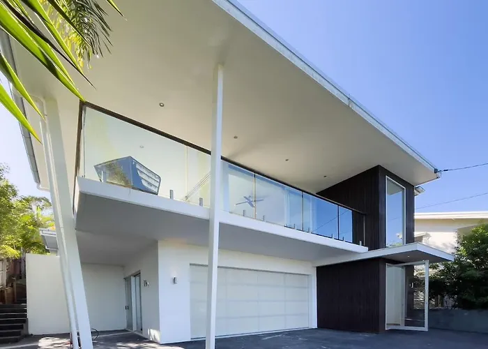 Stunning Views, Private Pool Near Hastings St Villa Noosa Heads