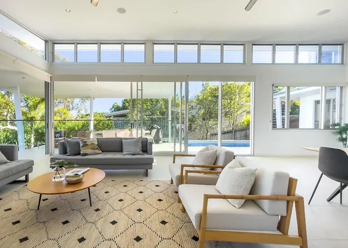 Stunning Views, Private Pool Near Hastings St Villa Noosa Heads
