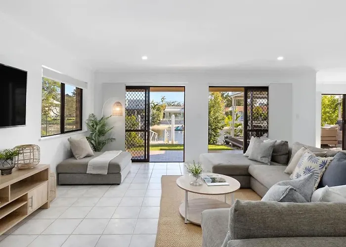 Noosa Riverfront Splendour, Ideal For Families