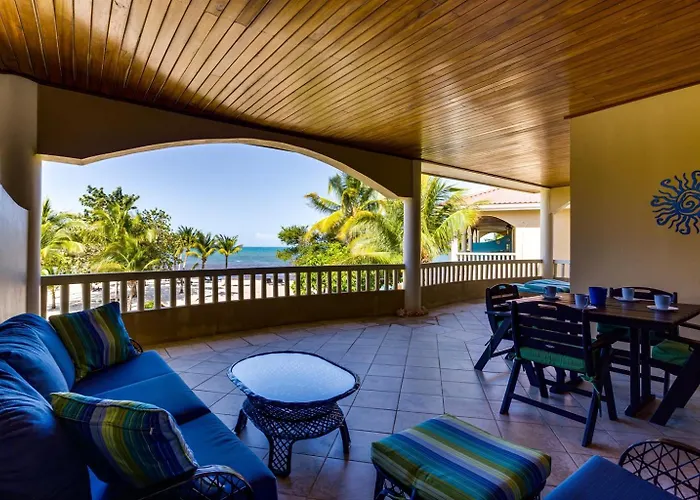 Los Porticos Placencia