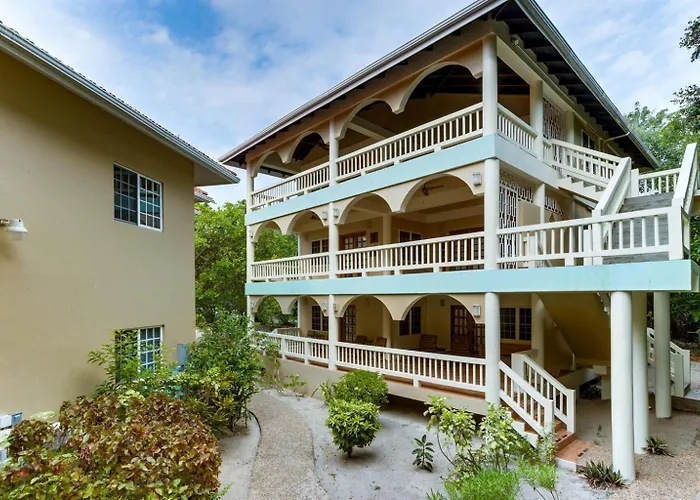 Los Porticos Villas Placencia