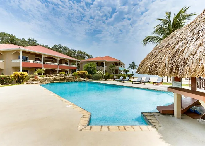 Los Porticos Villas Placencia