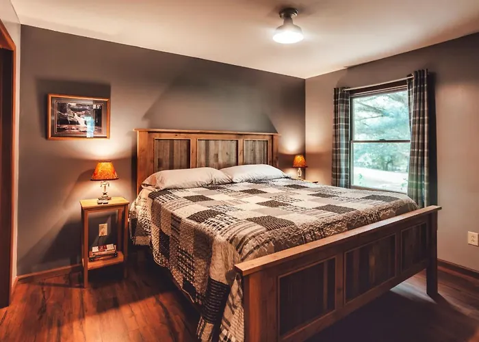 Romantic Cabin Hot Tub King Bed Private Forest Rockbridge