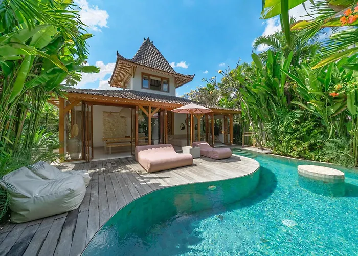 Villa Pande - 3Br With Lagoon Pool & Sauna Retreat Canggu 