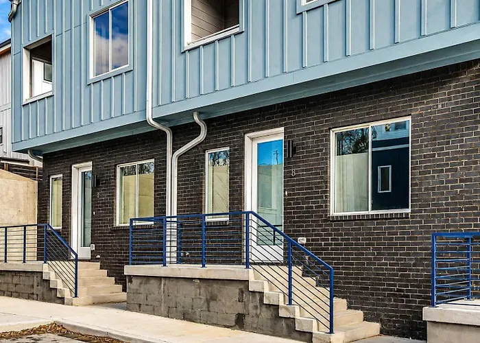Two Luxury Homes Side-By-Side Sleeps 24 Nashville