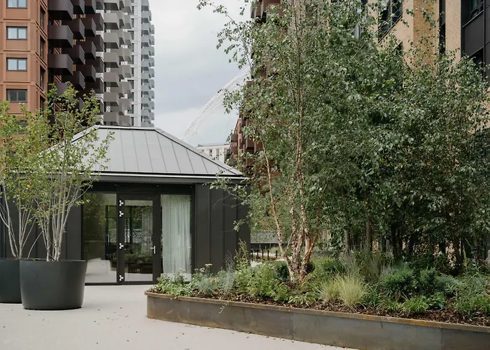 Canvas Arthur House In The Heart Of Wembley London