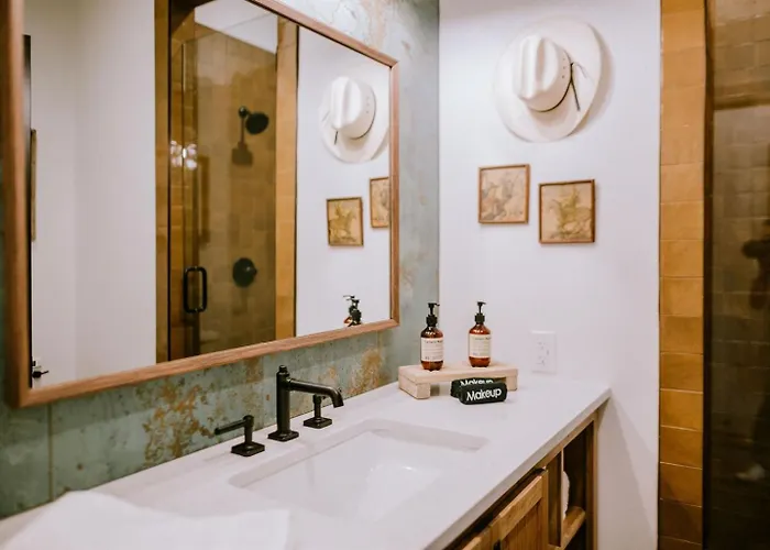 Gaines Ranch Corral, Two-Queen Suite Wimberley