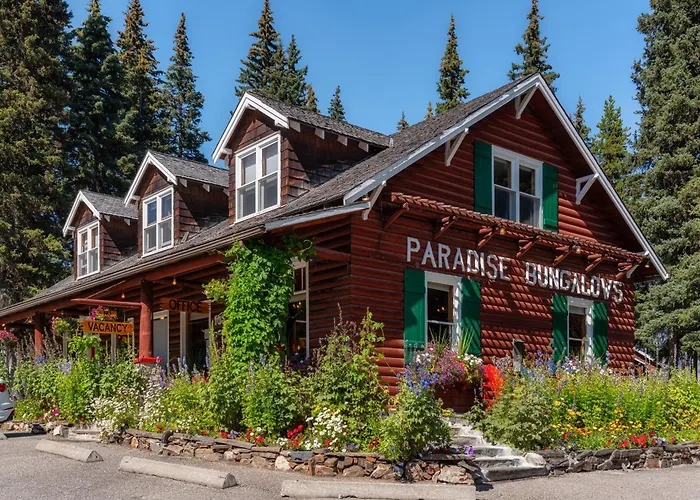 Paradise Lodge And Bungalows Lake Louise