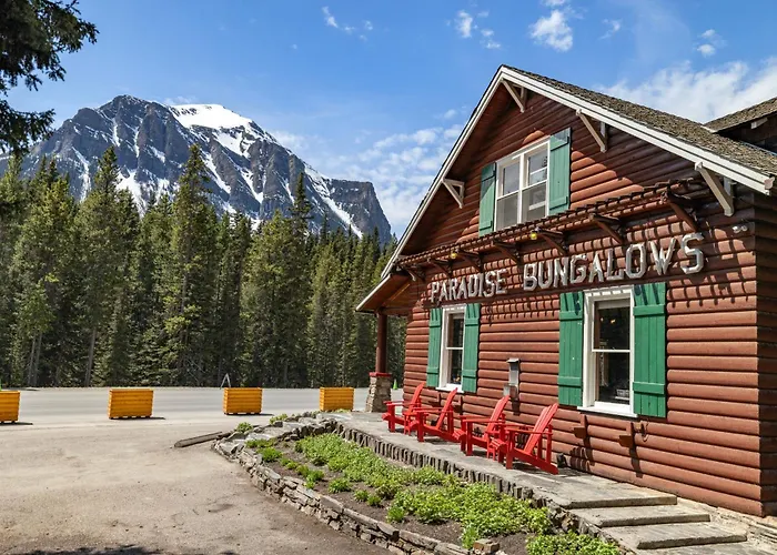 Paradise Lodge And Bungalows Lake Louise