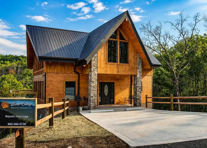 Majestic View Lodge, Amazing Views, Hot Tub, 560 Free Tickets Each Paid Day!!! Gatlinburg