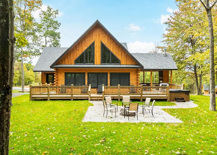 Hilltop Hideaway McHenry