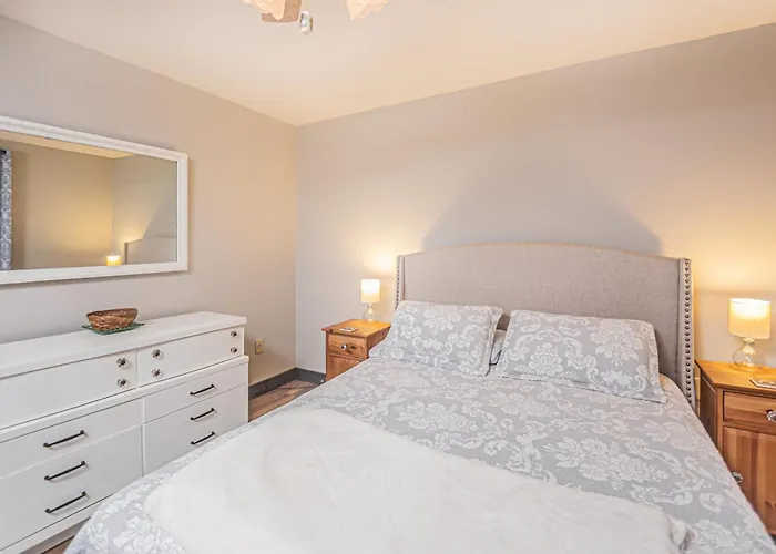 Woodside Retreat Villa McHenry