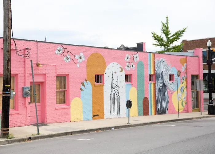 Modern Home Next To Vanderbilt Campus With Parking, Screened Porch & Workspace, Walk To Hillsboro Village, Fido & Pancake Pantry, Minutes To Music Row, 12 South & Broadway, Perfect For Families, Friends & University Visits Nashville