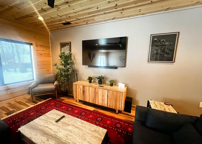 Black Diamond Lodge McHenry