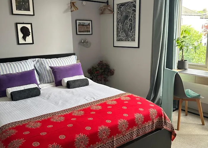 Modern Double Bedroom In City Apartment Room 1 London