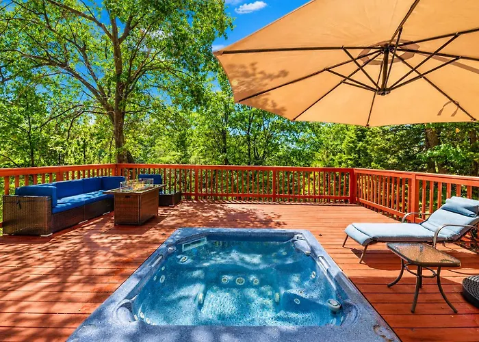 Pinecone Ridge - Walk To Bear Mountain, Private Hot Tub, Foosball Big Bear Lake