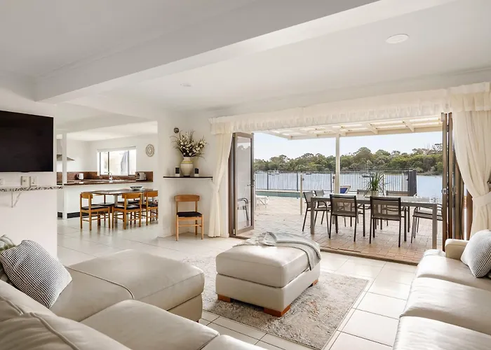 Breathtaking River Views On Noosa Parade