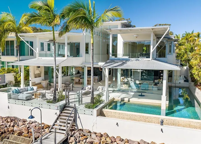 Iluka, Luxurious Riverfront Retreat Noosa Heads
