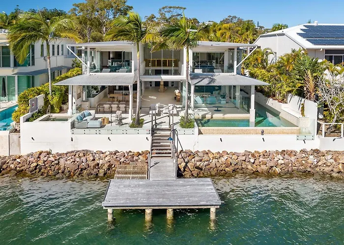Iluka, Luxurious Riverfront Retreat Noosa Heads