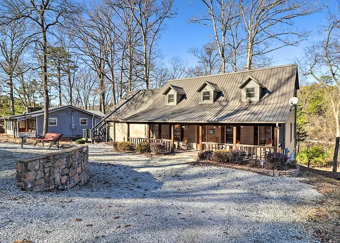 Beaver Lake Retreat W/ Game Room & Spacious Deck Rogers