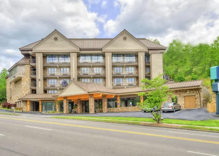 Clarion Pointe Downtown Gatlinburg Hotel