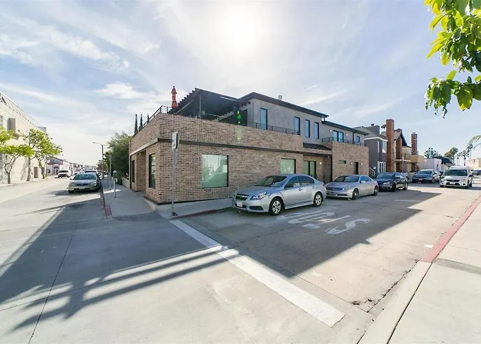 501 E Bay Ave Villa Newport Beach