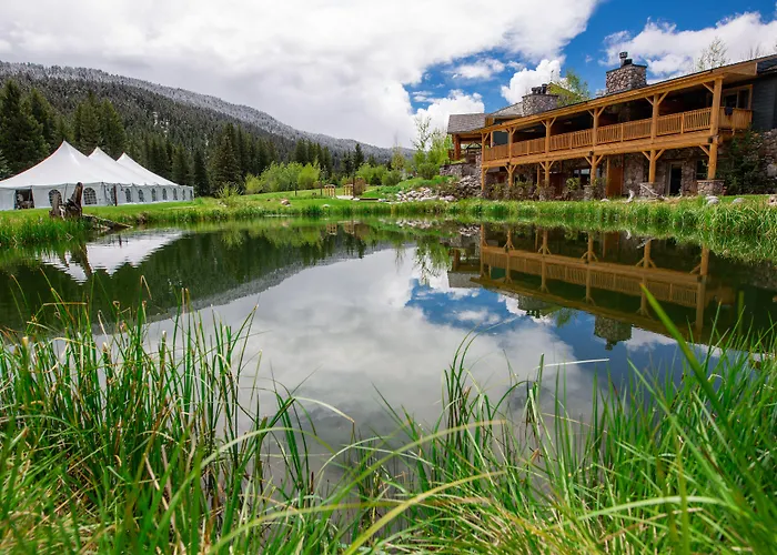 Rainbow Ranch Lodge Big Sky
