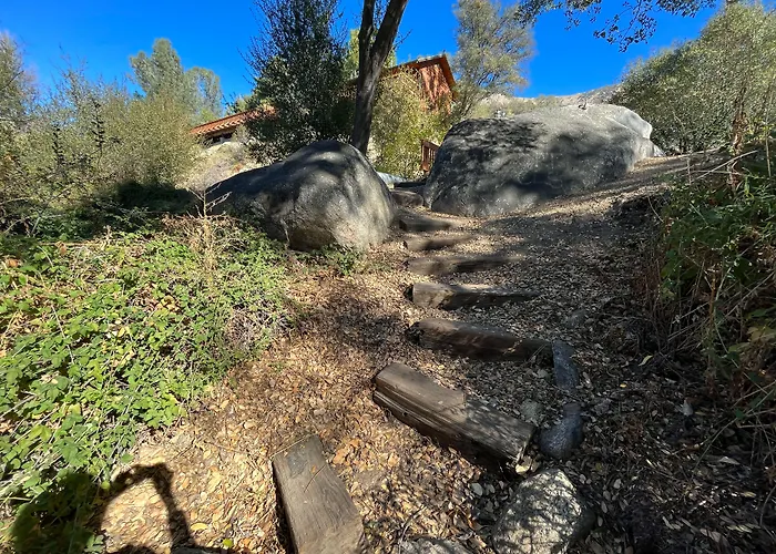 Whispering Pines Lodge Kernville