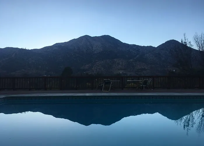 Whispering Pines Lodge Kernville