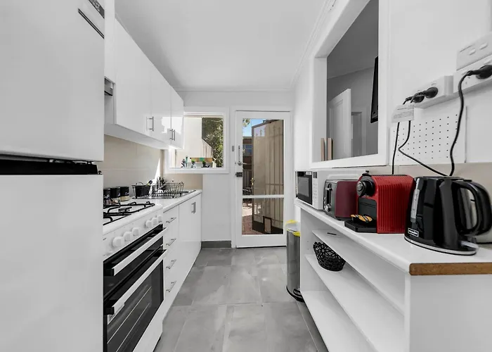 Melbourne Guest House With Parking And Courtyard
