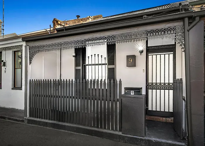 Melbourne Guest House With Parking And Courtyard