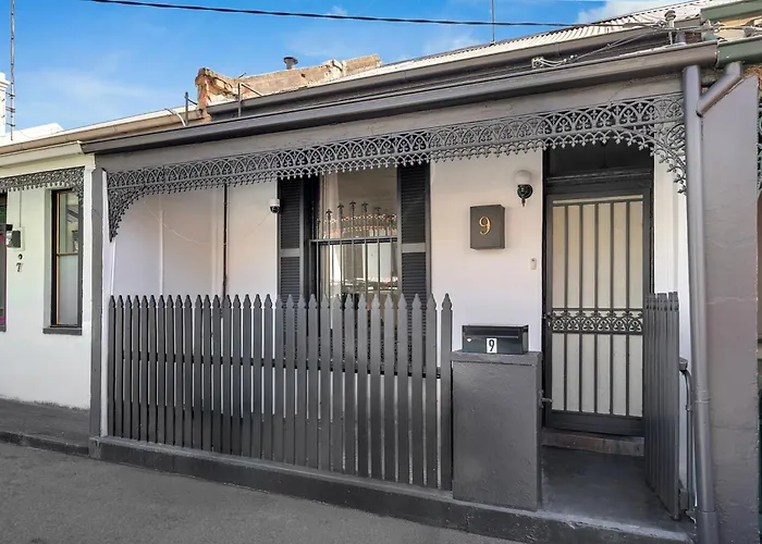 Melbourne Guest House With Parking And Courtyard